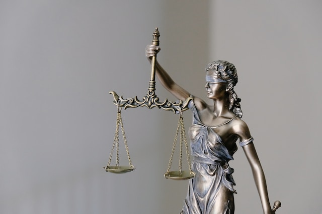 Bronze statue of Lady Justice holding balanced scales and wearing a blindfold, symbolizing impartiality and fairness in law—vital principles in California Car Accidents cases and What You Need to Know about justice.